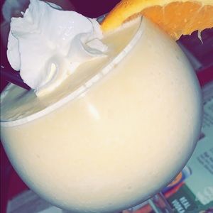 Meet your Posher, Danasia